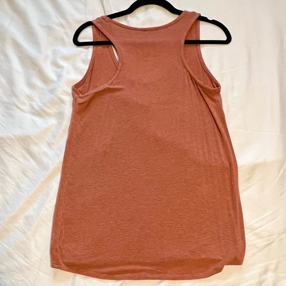 lyn (love thy neighbor) Women's Sleeveless Top in Rust by - Picture 3 of 3